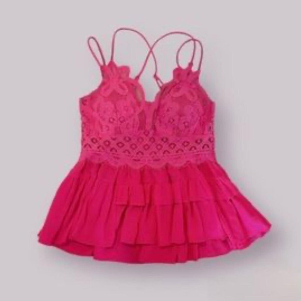 2Bella lace bralete in hot-pink.